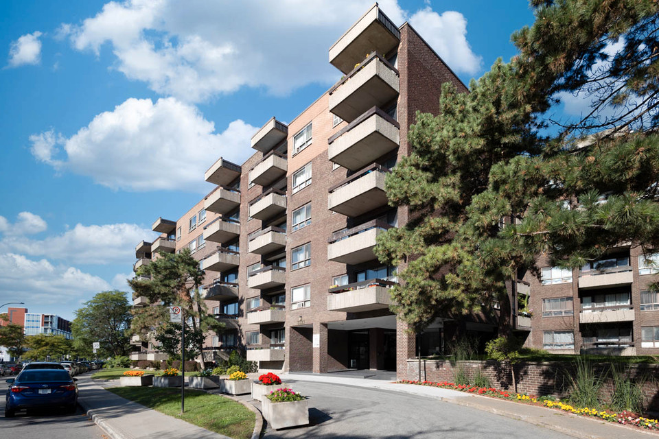 Parc Royal Apartments - 1 Bdrm available at 3333 West Jean Talon dans Locations longue durée  à Ville de Montréal