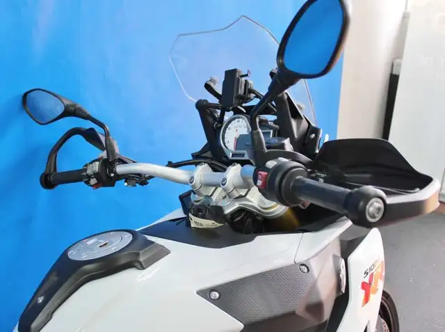 2016 BMW S1000XR in Sport Bikes in City of Montréal - Image 9