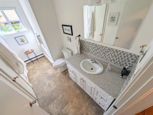 Bright, Spacious, Beautiful 3 bedroom main floor - West End in Long Term Rentals in St. John's - Image 11