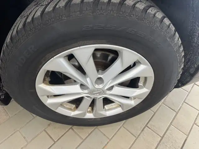 2016 Nissan Rogue FWD 4dr SV in Cars & Trucks in Longueuil / South Shore - Image 10