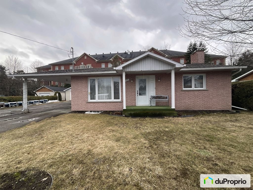 $449,000 - Bungalow for sale in Sherbrooke (Jacques-Cartier) — photo 1