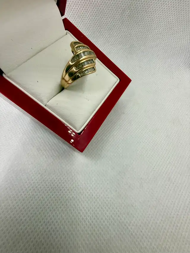 Women's 10K Gold Ring w Baguette Diamonds~Size 8 in Jewellery & Watches in Hamilton - Image 3