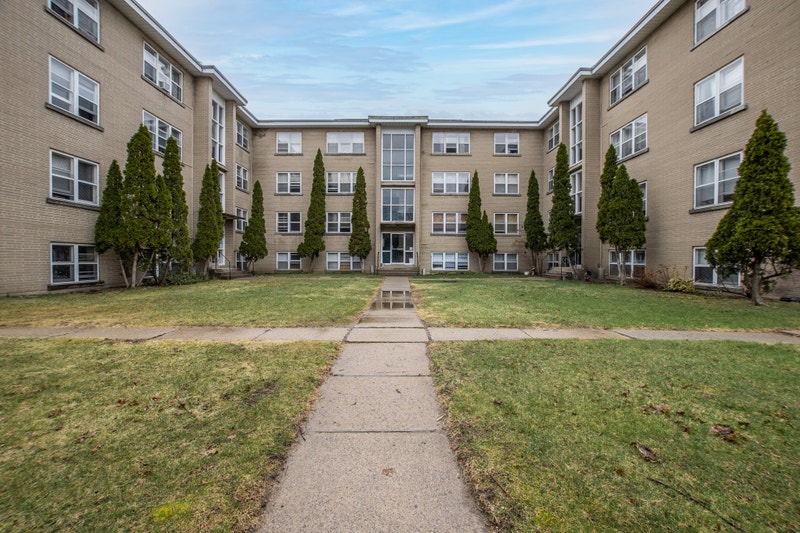 650 Central Ave 1 bedroom w insuite laundry Available now! Long