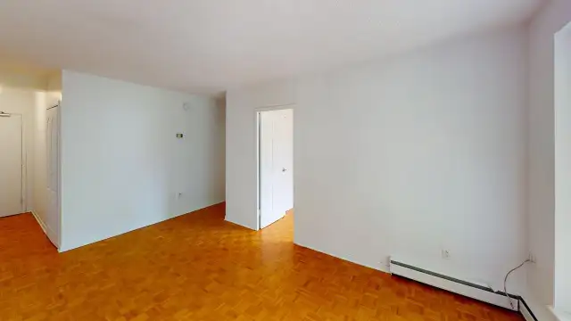 BRIGHT ONE BEDROOM WITH BALCONY STEPS TO DAL, SMU & DOWNTOWN!!!63008313931011123