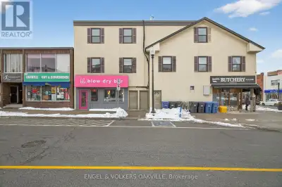 Chic Urban Living in the Heart of Downtown Oakville! Experience the perfect blend of small-town char...