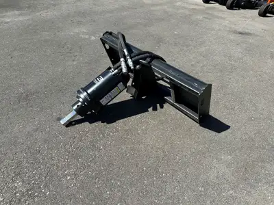Digga 3DSS auger drive with skidsteer q-tach. 10 – 30 GPM Hydraulic Flow 3,000 PSI Max Continuous Pr...