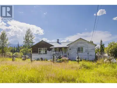 Affordable 4.85-acre property in Crescent Spur with breathtaking mountain views! Semi open-concept l...