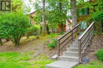 3710 Argyle Way- This 3 bedroom, 1 bathroom townhouse is perfect for a someone looking to get into t...