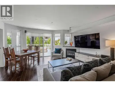 Set in the heart of Lower Lonsdale, one of North Vancouver´s most vibrant and walkable neighbourhood...