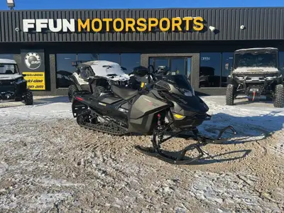 SUPER RARE BACKCOUNTRY XR-S 850 TURBO WITH THE 10.25in. DIGITAL SCREEN.NEW TRADE IN. ORIGINALLY BOUG...