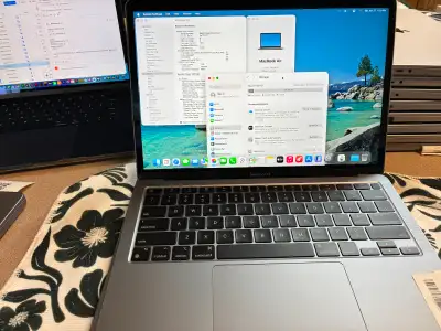 MacBook Air (M1,2020)‎MBAIR 13.3 GRAY,8C CPU,8C GPU, View more