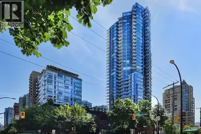Luxurious 3 bedrooms + flex room, 2 bathrooms condo with high ceilings, 2 enclosed balconies and lov...