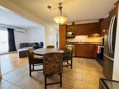 Appartement 4 et demi dans un immeuble situé à Lévis dans le secteur St-Romuald. Cet immeuble de 12...