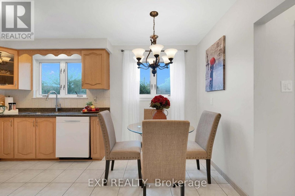 4-Bedroom Detached Home for Sale in York University Heights, photo 5 of 6