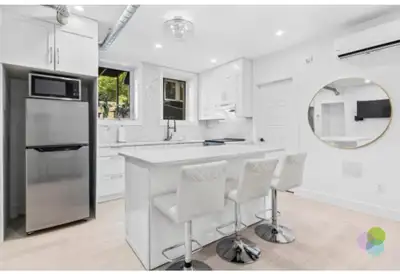 Downtown McGill Ghetto - Beautiful 2 Bedroom Furnished Condo