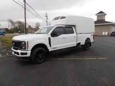2024 Ford F250 XLT 6.7L, V8, power stroke diesel, crew cab, pw, pl, air 4x4, back-up camera, leather...