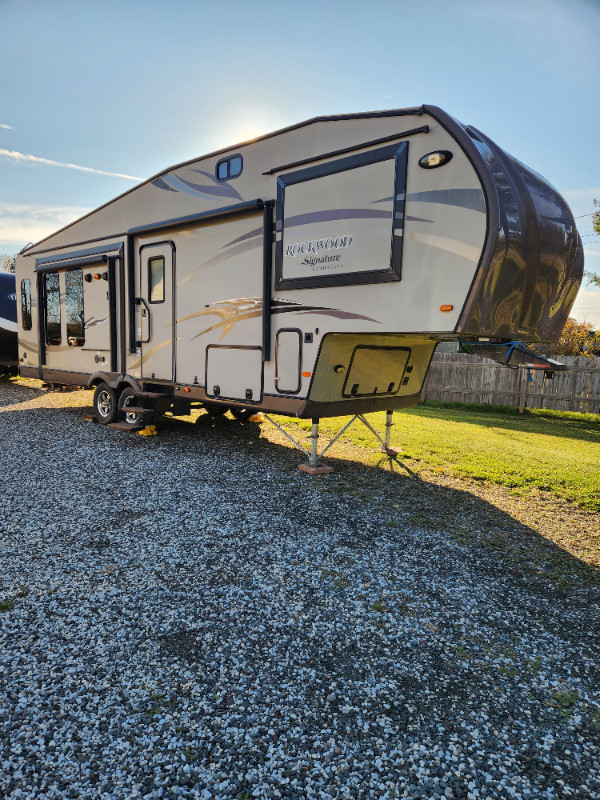 Rockwood 28 foot Fifth wheel in Travel Trailers & Campers in Thunder Bay