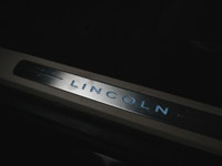 This 2019 Lincoln Navigator Select is a local Ontario vehicle in excellent condition. With its strik... (image 8)