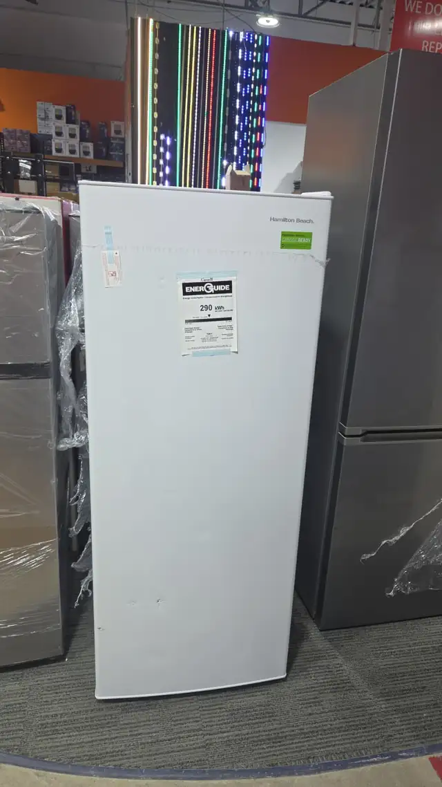 Hamilton Beach 10 Cu Ft Freezer in Freezers in City of Toronto - Image 2