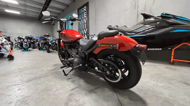 2023 Harley Davidson Street Bob 114 in Touring in Edmonton - Image 6