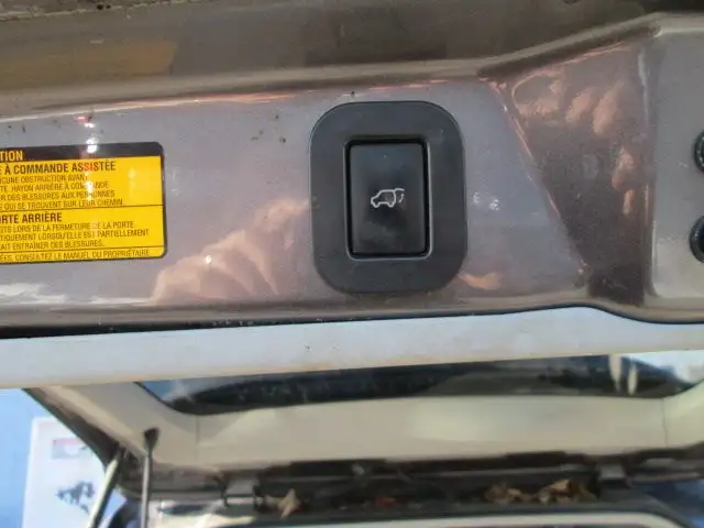 2011 Toyota Sienna Limited AWD in Cars & Trucks in City of Montréal - Image 41