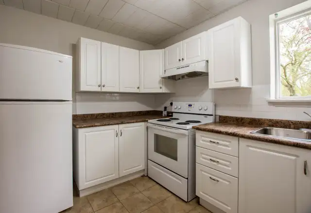 COLLINGWOOD: OAKVIEW COURT APTS - 1 & 2 Bedroom Suites Now Avail in Long Term Rentals in Barrie - Image 4
