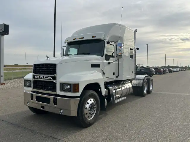 2024 Mack Pinnacle 64T 70 in Heavy Trucks in Regina - Image 2