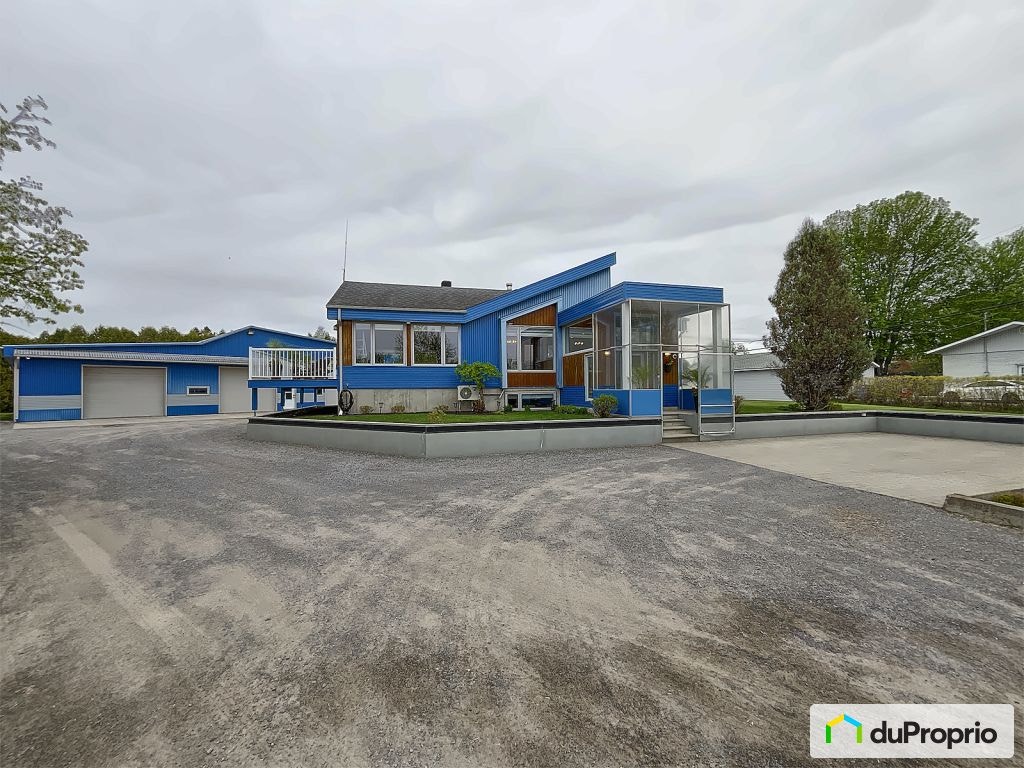 $780,000 - Bungalow for sale in St-Maurice — photo 1