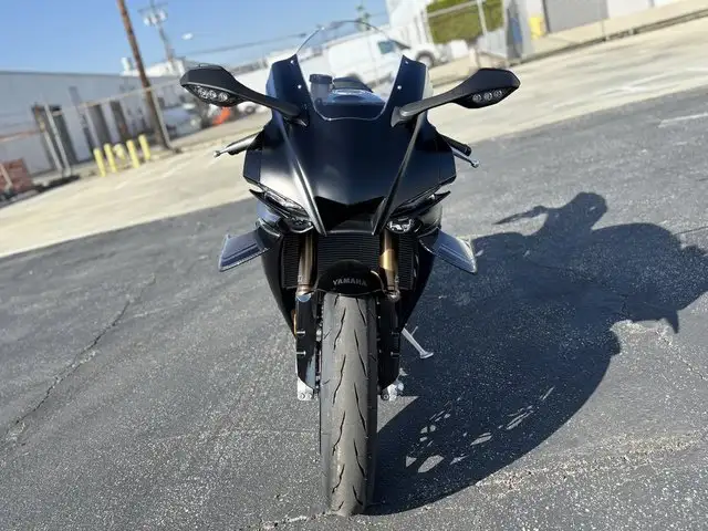 2025 Yamaha YZF-R1 in Street, Cruisers & Choppers in Saskatoon - Image 8
