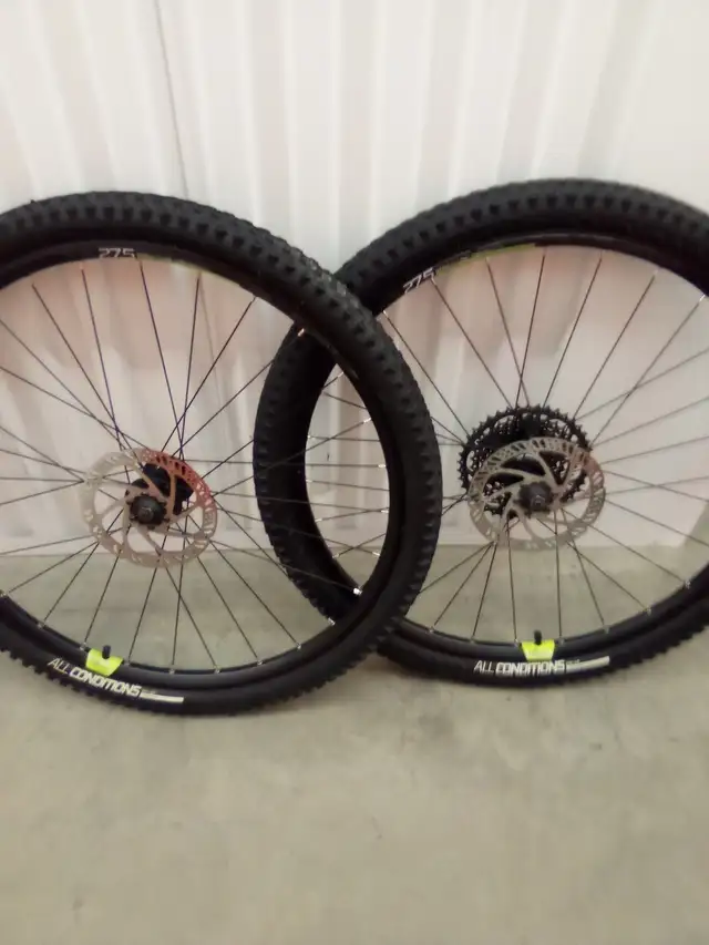 27.5 inch All condition Tires and hubs.63735878071425120