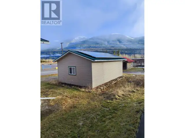 806 4TH AVENUE McBride, British Columbia in Houses for Sale in Quesnel - Image 6
