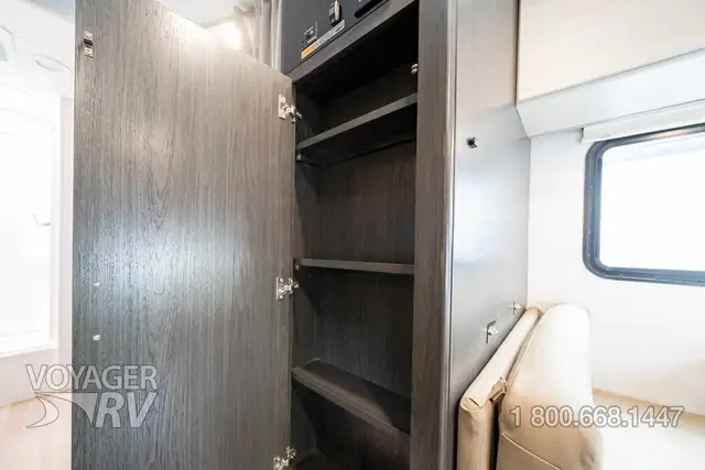 2027 Winnebago Sunflyer 22RS in Travel Trailers & Campers in Kelowna - Image 27