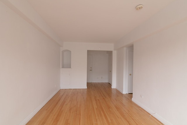 10 Rosemount Avenue — photo 2