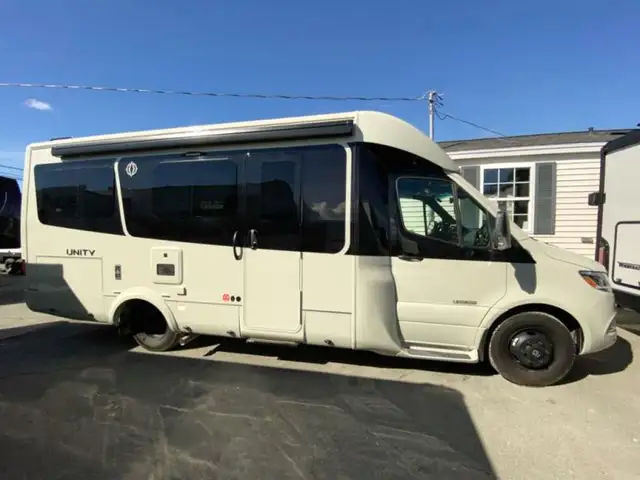 2026 Leisure Travel Unity U24CB in RVs & Motorhomes in Bedford - Image 12