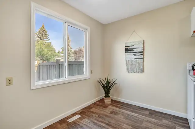 Family and Pet Friendly 3 Bedroom Townhome with Front Yard! in Long Term Rentals in Grande Prairie - Image 8