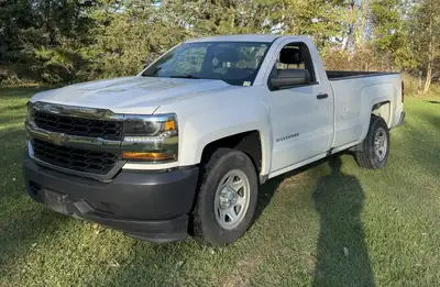 2018 Chevrolet Silverado C1500, 4.3L V6, Automatic Transmission, 2WD. 124514kms. 8ft box, cloth inte...