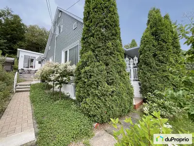 Succombez au charme intemporel de cette adorable maison de style Vieux-Québec, un véritable bijou au...
