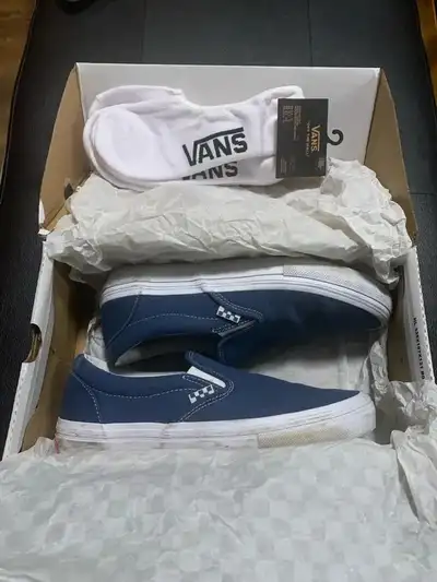 New VANS shoes and socks (Size 9), View more