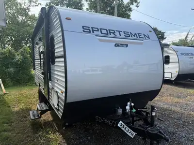 2025 KZ-RV Sportsmen Classic 181BH Découvrez la roulotte de voyage 2025 KZ-RV 181BH Sportsmen Classi...