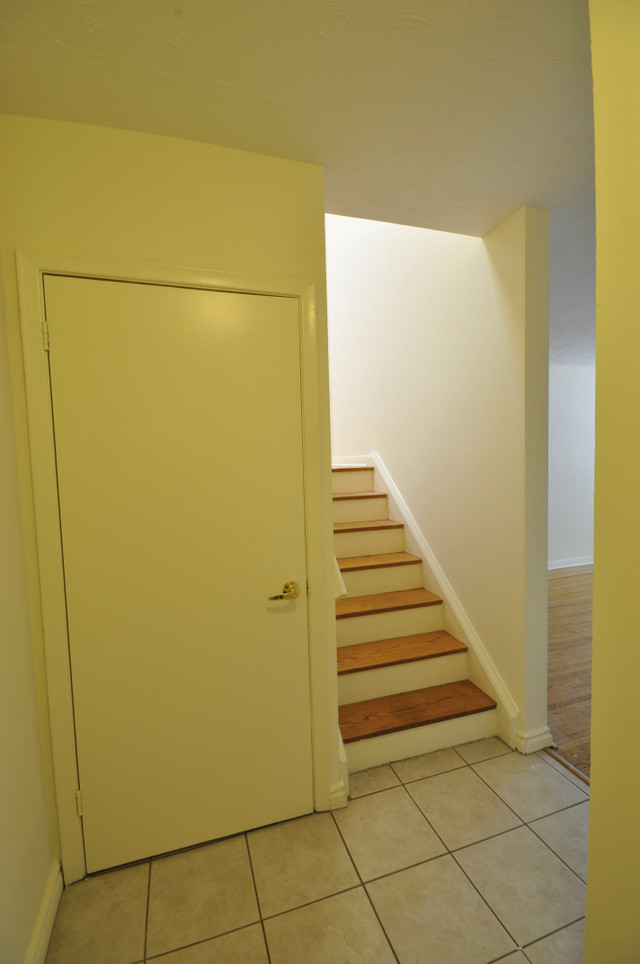 Spacious three bedroom townhouse for rent in Long Term Rentals in City of Toronto - Image 4