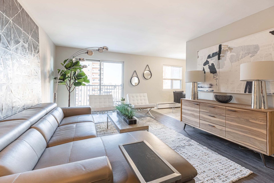 Bright & Convenient 1 Bed Apartment in an Amenity Rich Location! 3