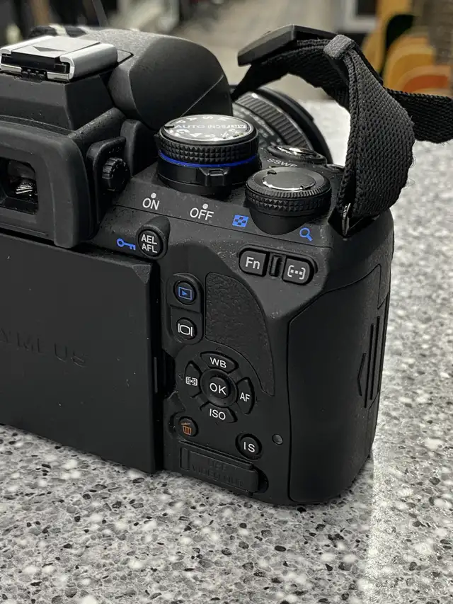 Olympus E-620 DSLR Camera w/14-42mm Lens in Cameras & Camcorders in City of Toronto - Image 6