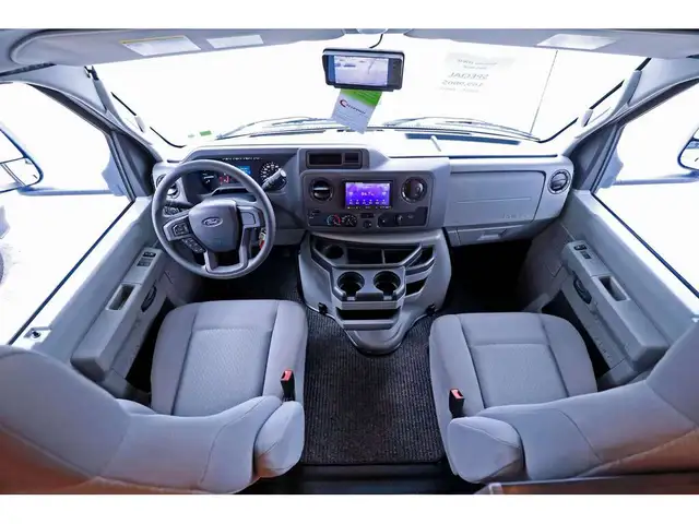 2024 Forest River Sunseeker 3250 2 extension 2024 + lit superpos in RVs & Motorhomes in Laval / North Shore - Image 35