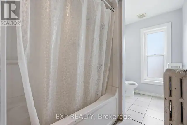 30 REGINA STREET N Waterloo, Ontario in Long Term Rentals in Kitchener / Waterloo - Image 18