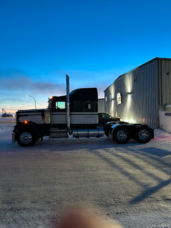 2000 Kenworth W900L in Heavy Trucks in Saskatoon - Image 4