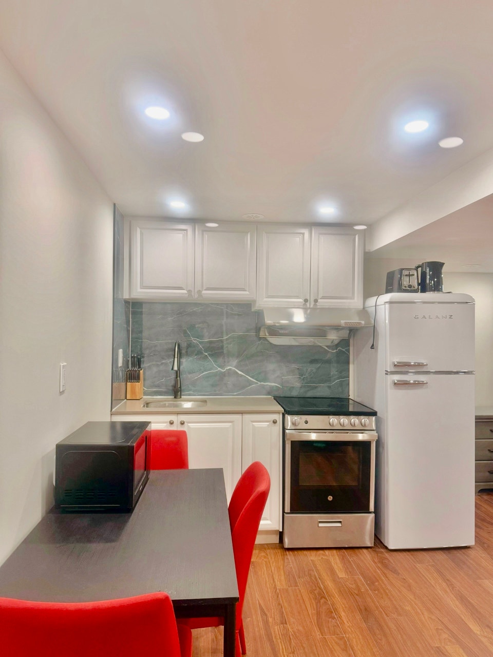 ALL INCLUSIVE! ONE PARKING! STUDIO APT in OAKVILLE 5