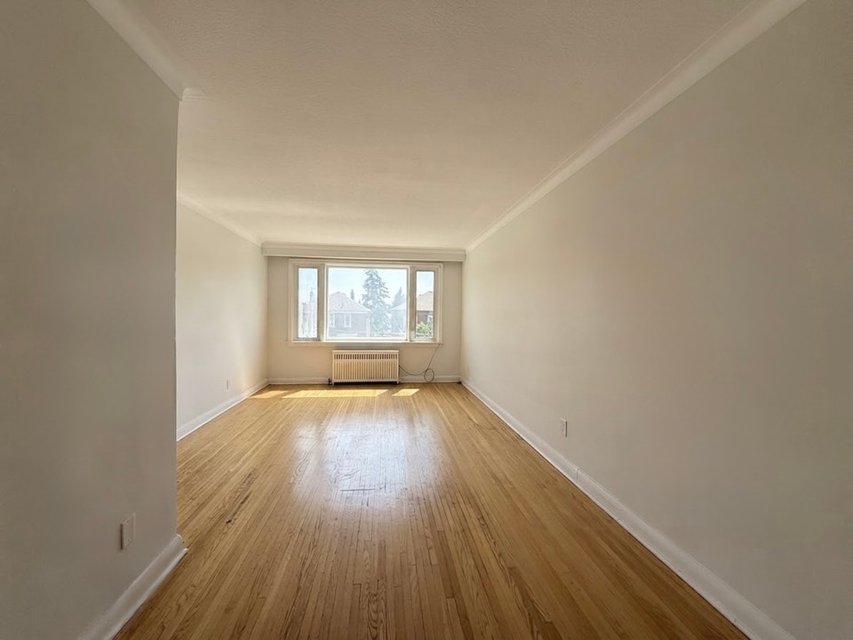82 Lanark Ave - 2nd Floor 3