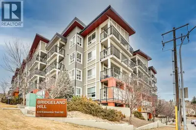 PRICE REDUCTION BY $10,000. PRICE TO SELL!!!! COME TAKE A LOOK AT THIS Stylish 2 bedroom plus den, 2...