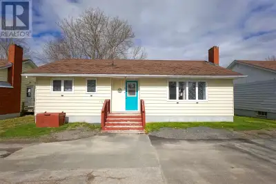 This detached 3-bedroom, 1-bathroom home is clean, well-kept, and currently tenant-occupied. The lay...