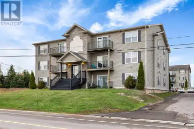 This well maintained, centrally located, 2-Bedroom condo is perfect for a those looking for their fi...